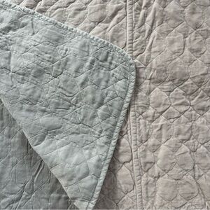 Reversible Quilted Bedspread in Light Purplish Velvet and Gray Satin